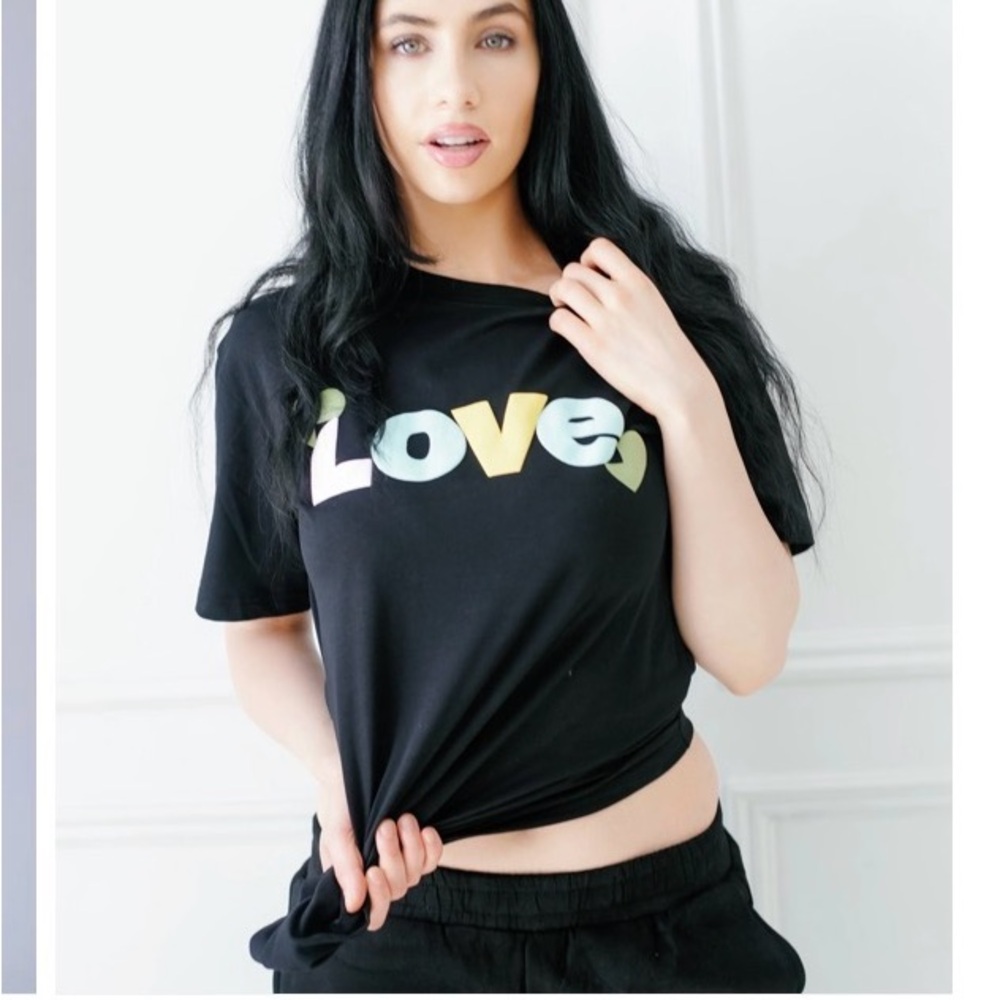 Spread Love Black Graphic Women's Tshirt Heavy cotton